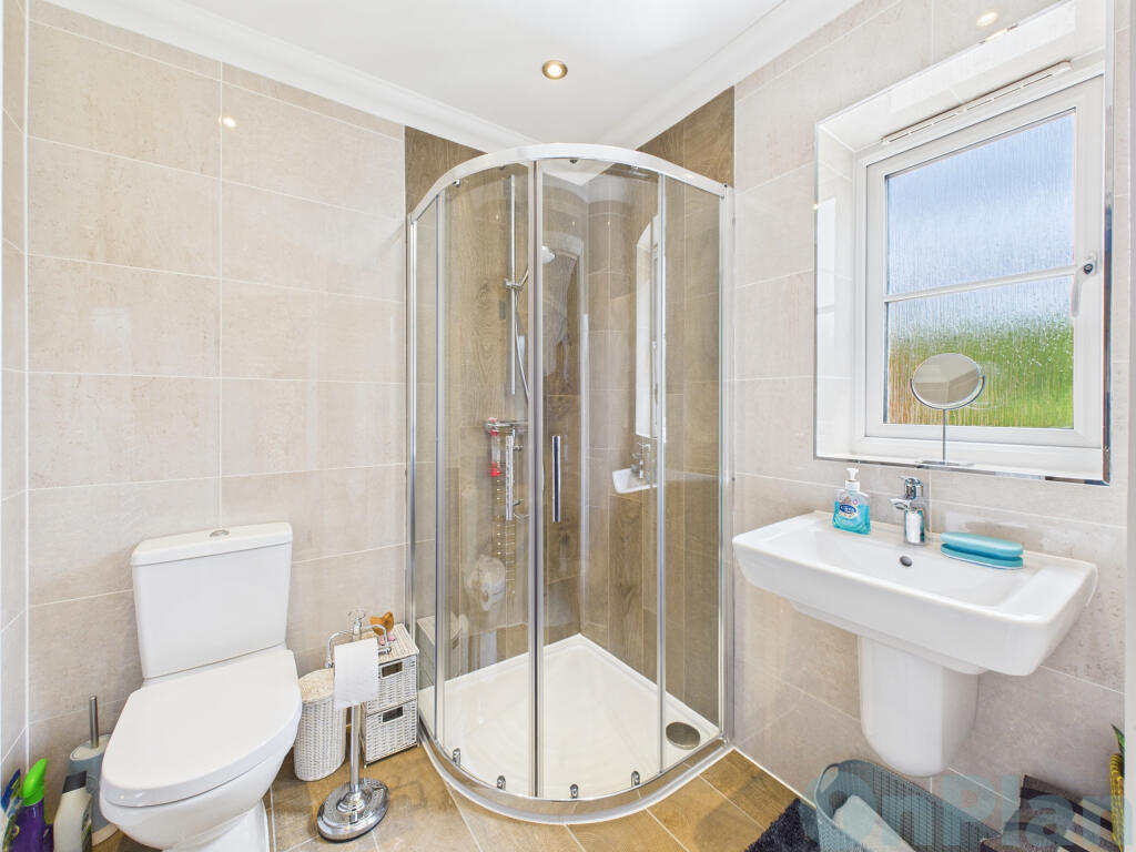 CAM04024G0-PR0028-STILL027