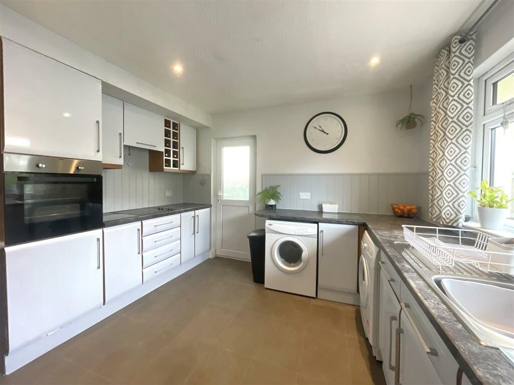 Kitchen (1).jpg
