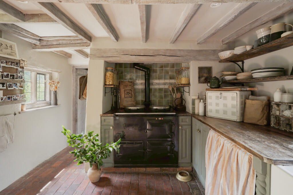 294286 - Tanyard Farmhouse, Great Ellingham-14.jpg