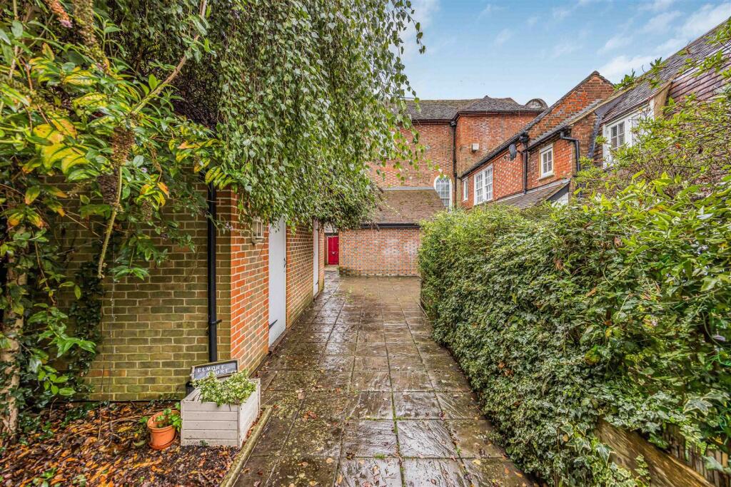 Flat 2, 21, Elmore Court, East Street, Havant-Smal