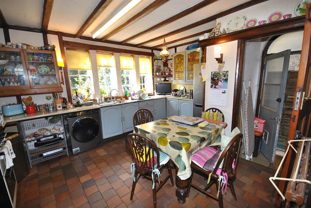 KITCHEN/BREAKFAST ROOM