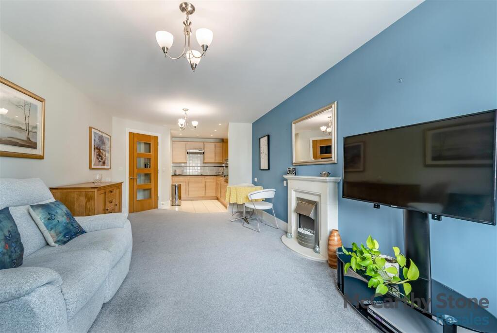 8653806-interior05.jpg