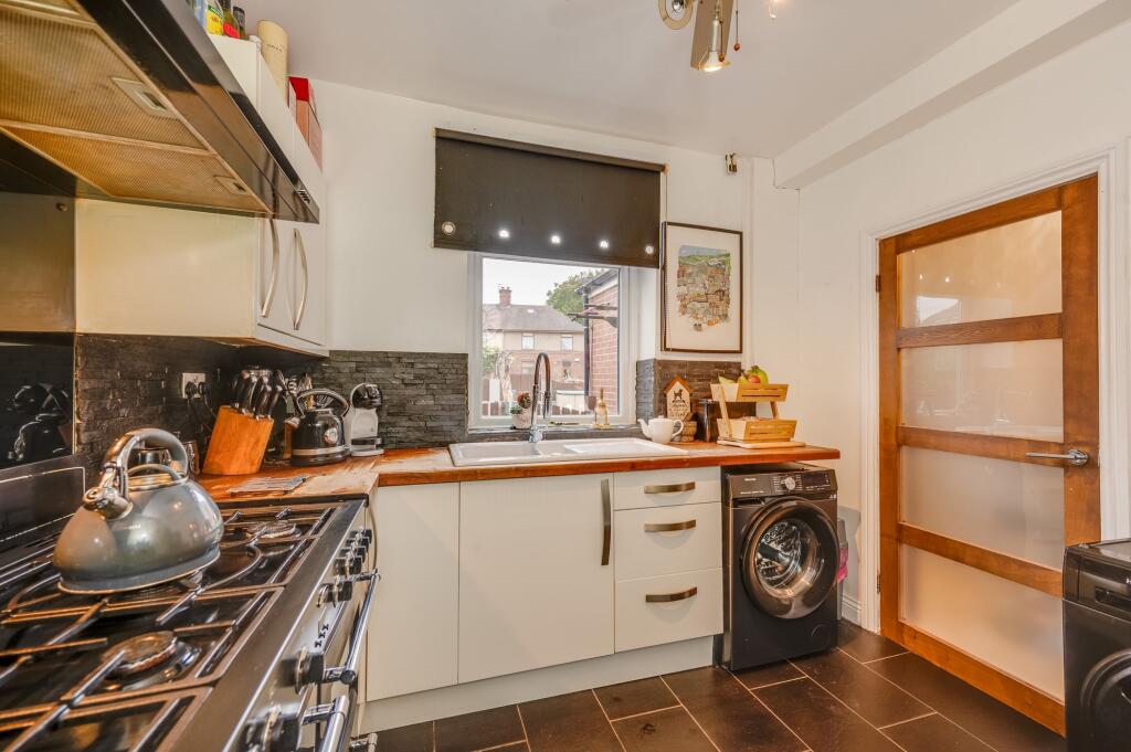 KITCHEN, LOUNGE AND DINING ROOM