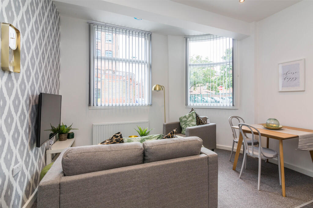 Flat 1 The Moog -...