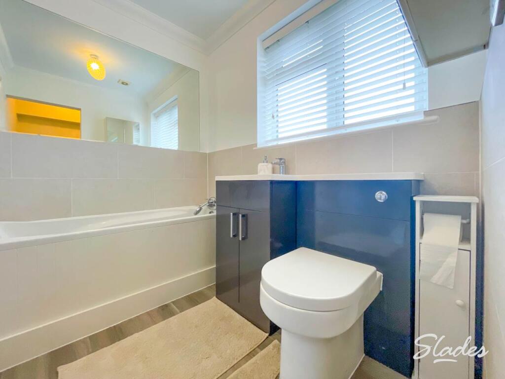 1 Avenue Court bathr