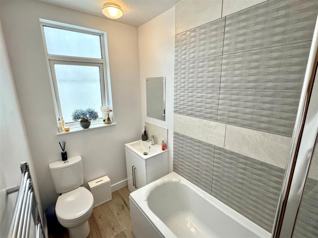 1 The Gables Bathroom