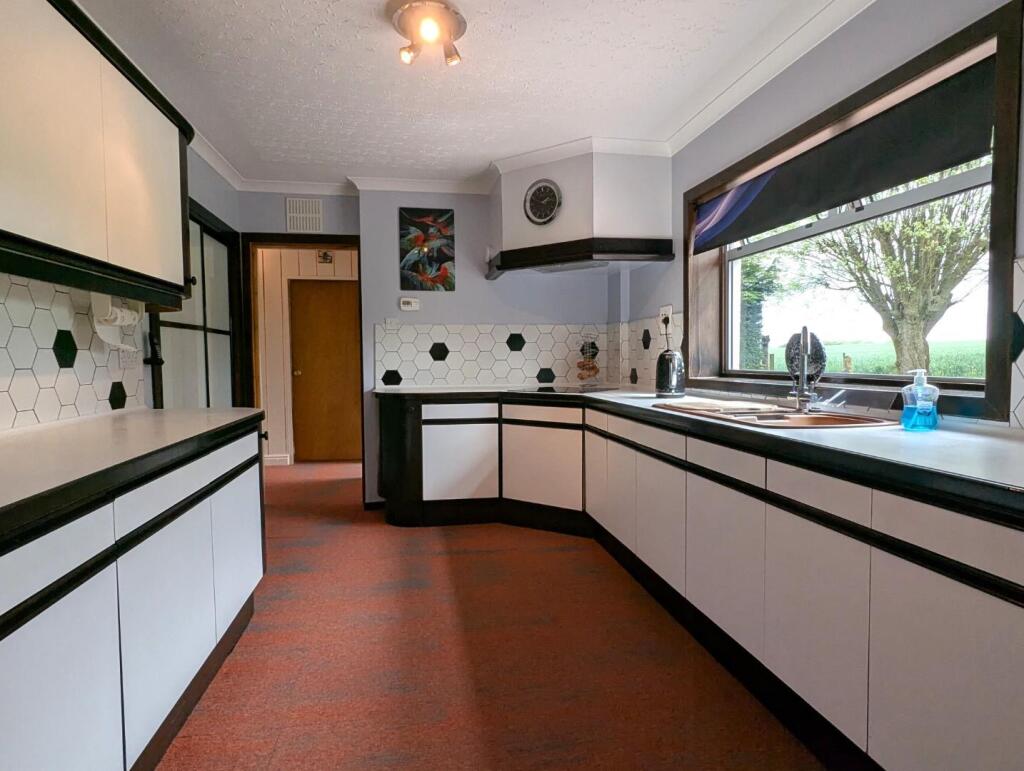 Kitchen (2).jpg