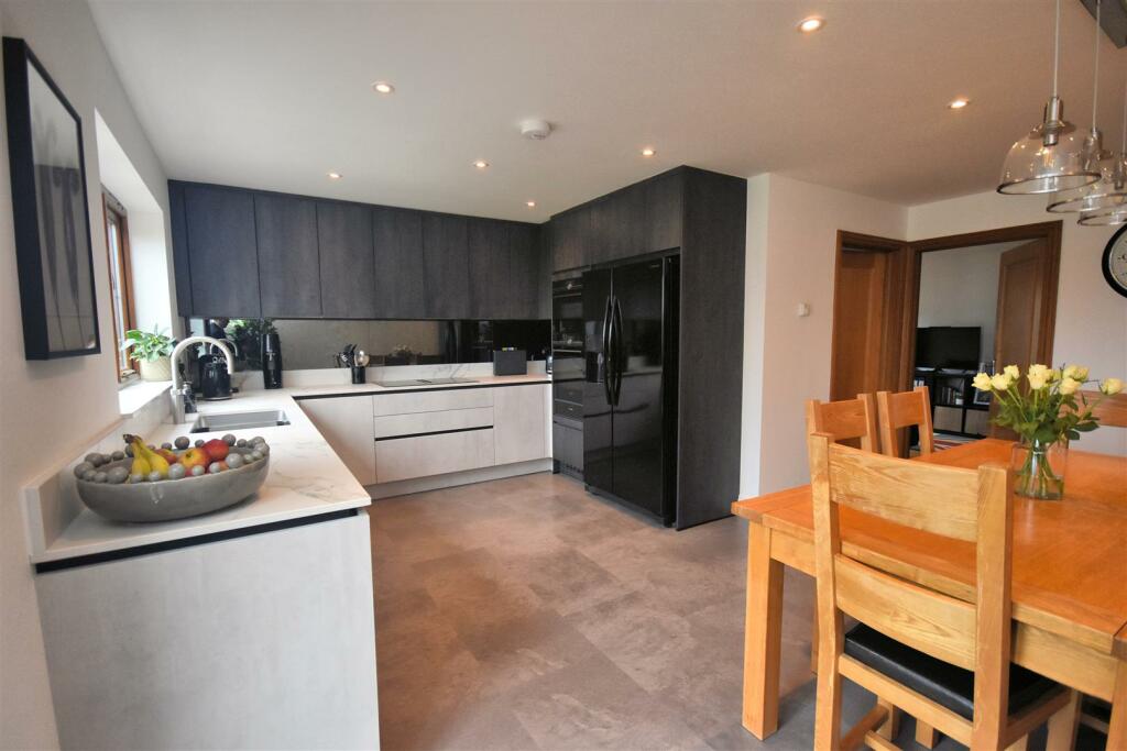 Kitchen 6.jpg