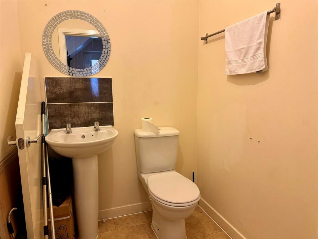 Toilet.jpg