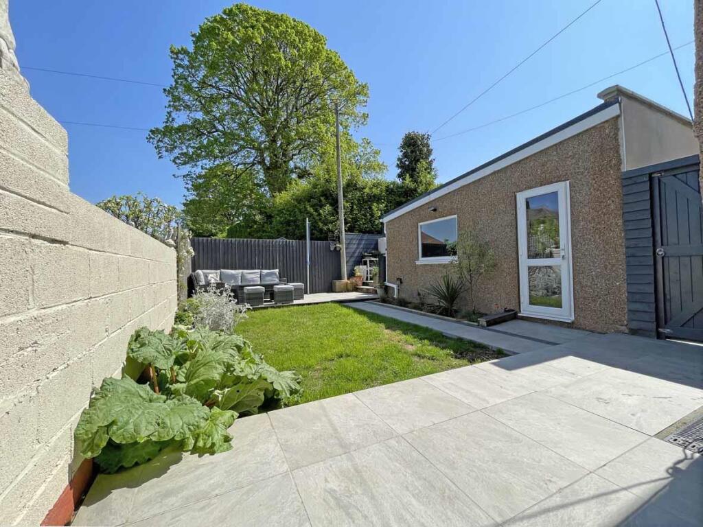 Beacon Down Avenue 40 - Garden Front.jpg