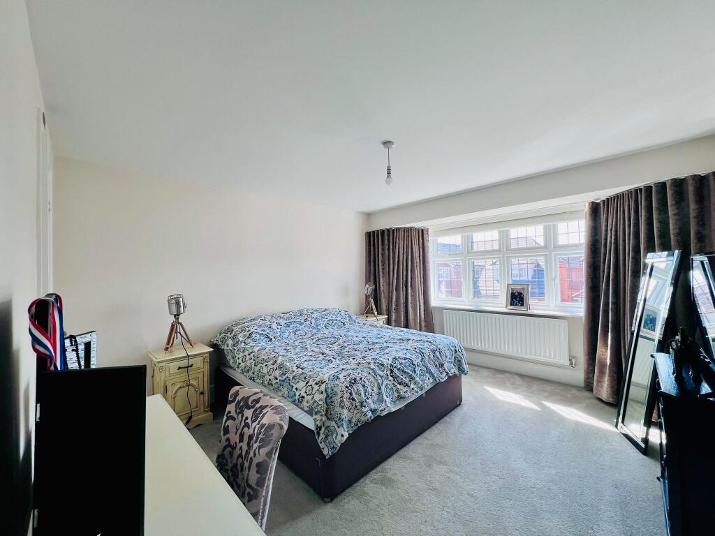 BEDROOM 1 (3).jpg