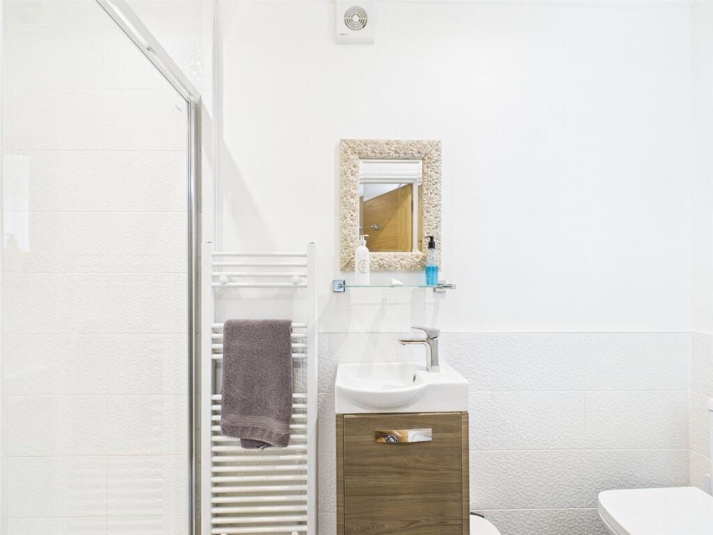 Gf Shower Room