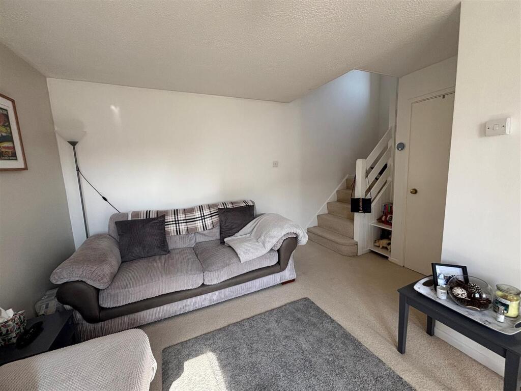 Living room 3.jpg
