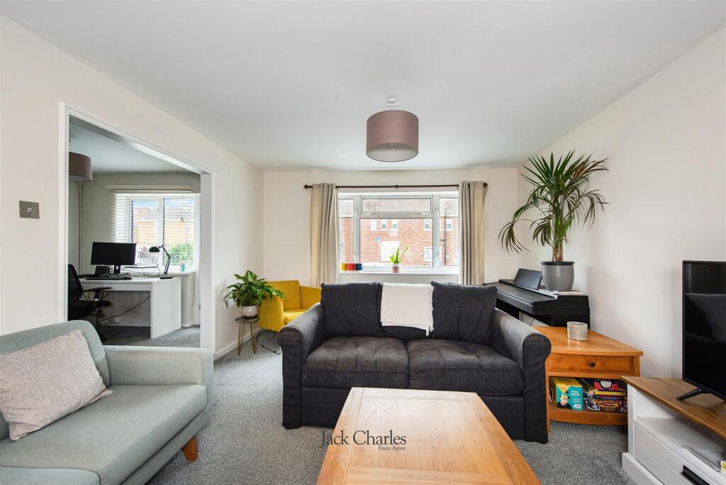 8 Twyford Rd, TN11 0HJ 004.jpg