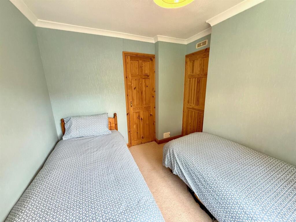 Bed 2.jpg