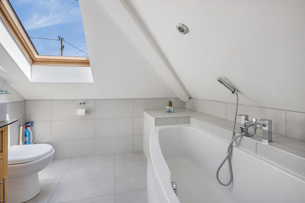 A28 - 26 Beach View Crescent mew stone view wembur