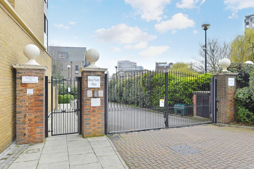 apt 14 Royal Vict...