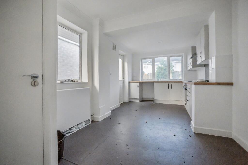 86 Long Catlis Road, Gillingham, Kent, ME8 9TA