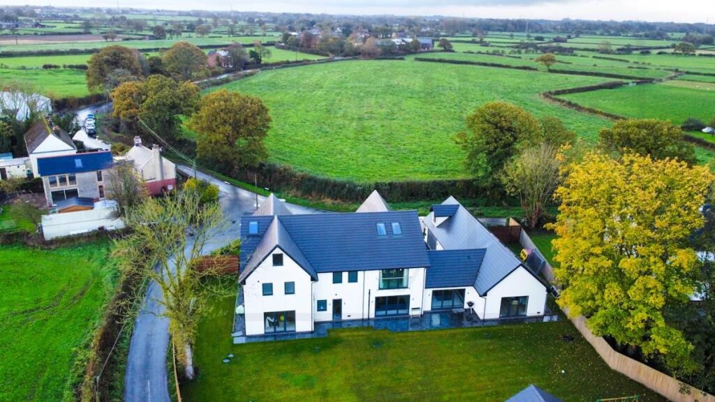 dji_fly_20251024_094606_429_1761295784628_photo_op