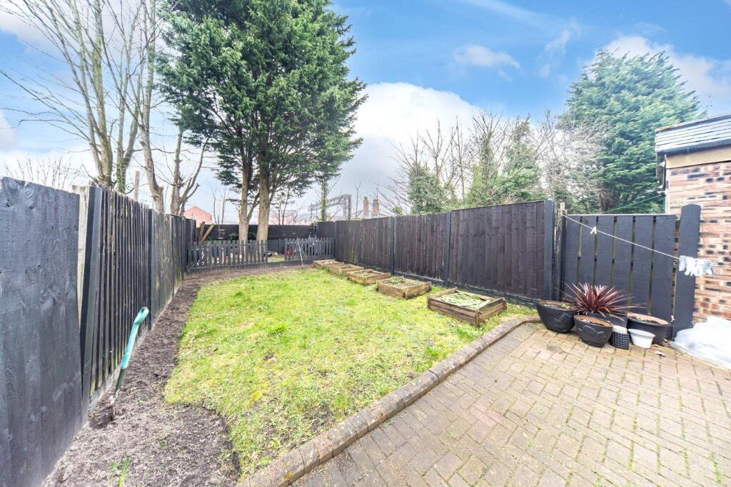 13 Hayes Avenue garden.jpg