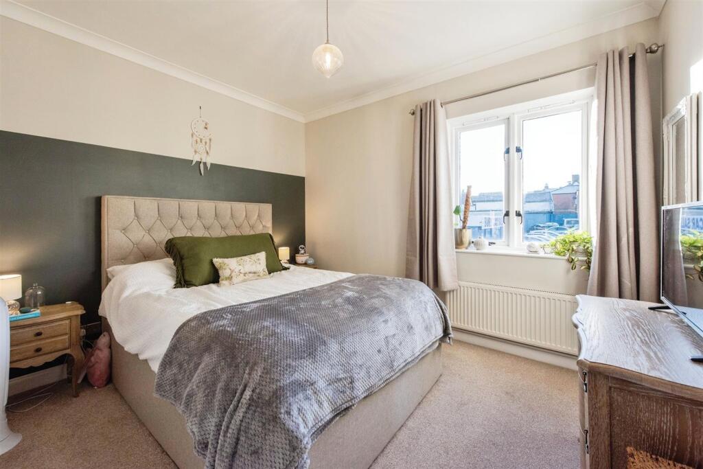 Serg 5 Bedroom 1.jpg