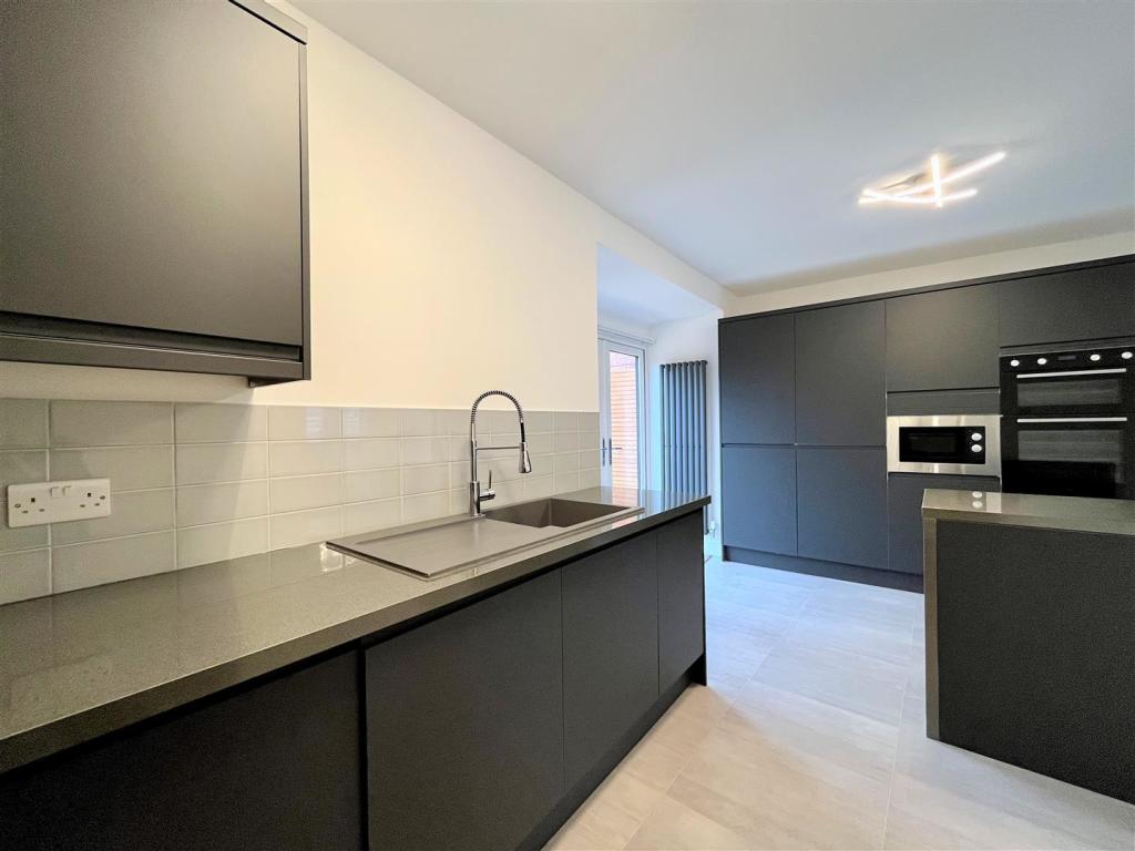 Kitchen Area Aspect 2