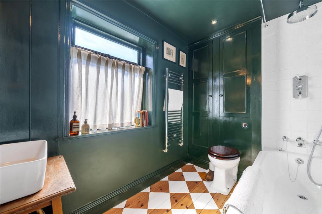 En-Suite 2