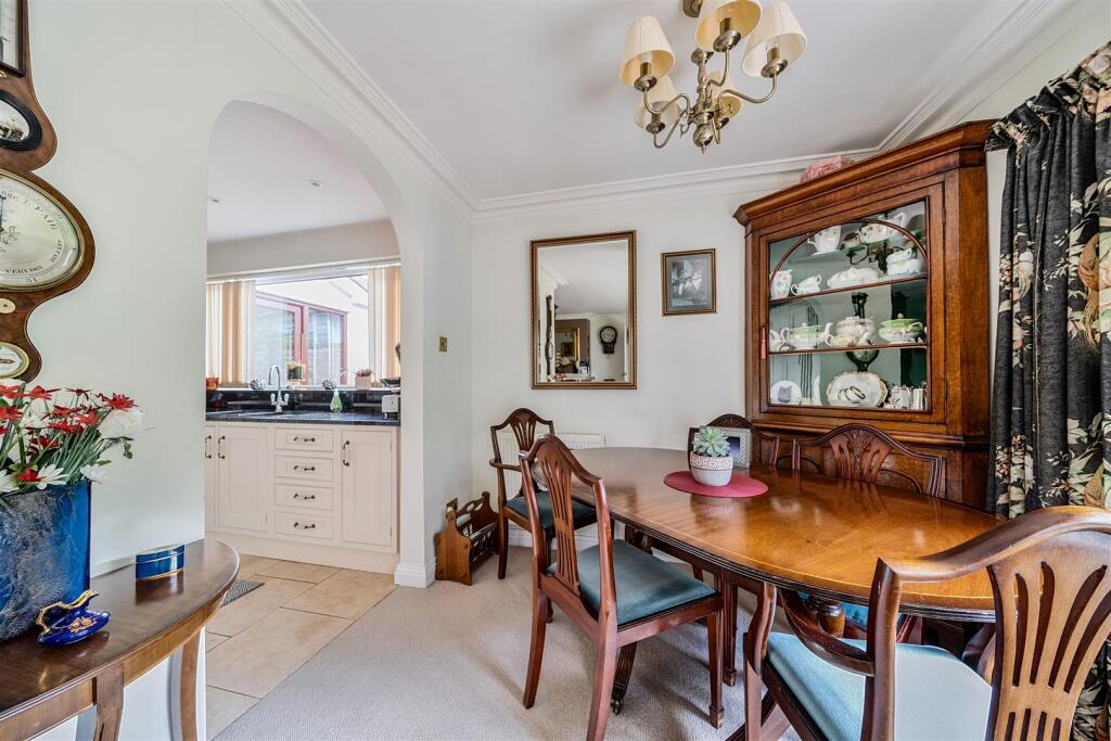 Sitting/Dining Room