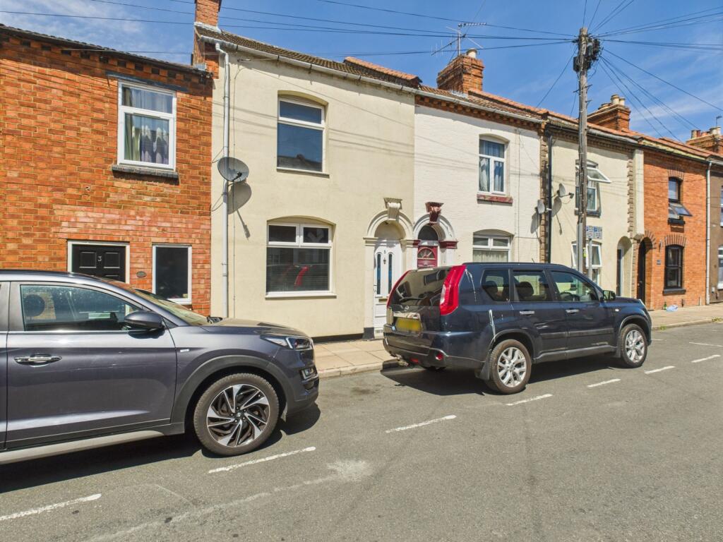 CAM04922G0-PR0048-STILL001