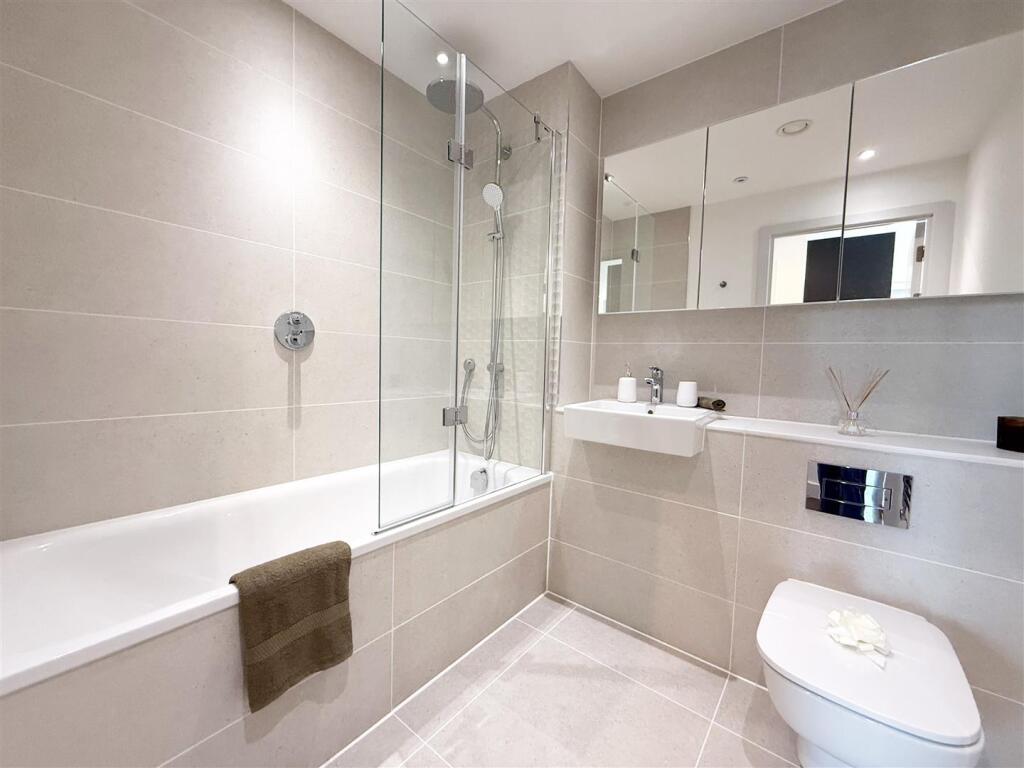 Novella 1906 - Bathroom 1-min.jpg