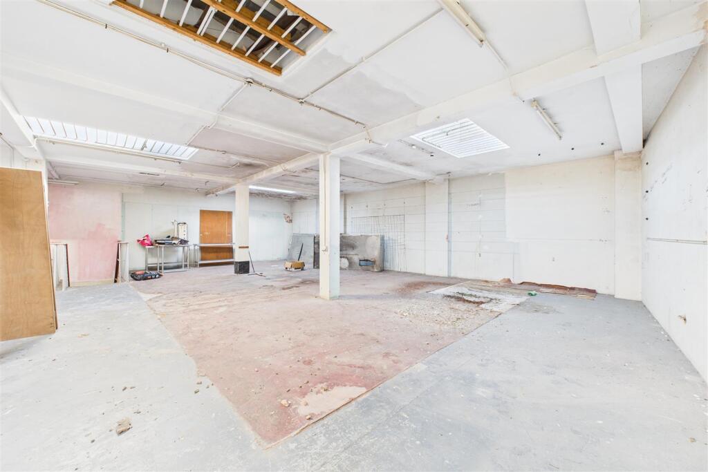 27 Eastover, Bridgwater, Somerset TA6 5AW | Freeho