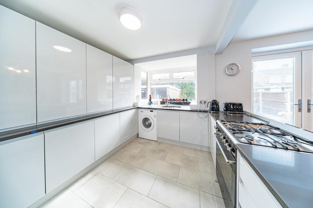 17 Arnside Avenue kitchen.jpg