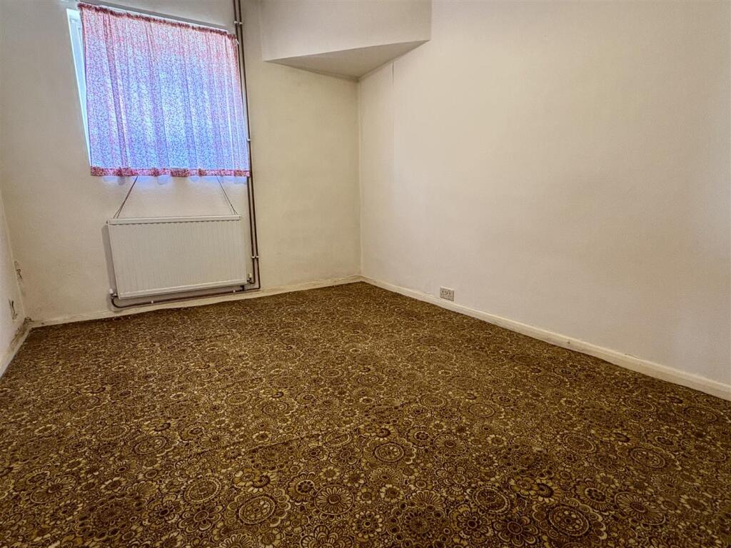 Bedroom Three/ dining room yeo pat carpet