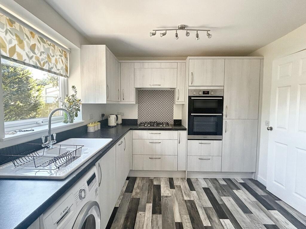 KITCHEN/BREAKFAST ROOM