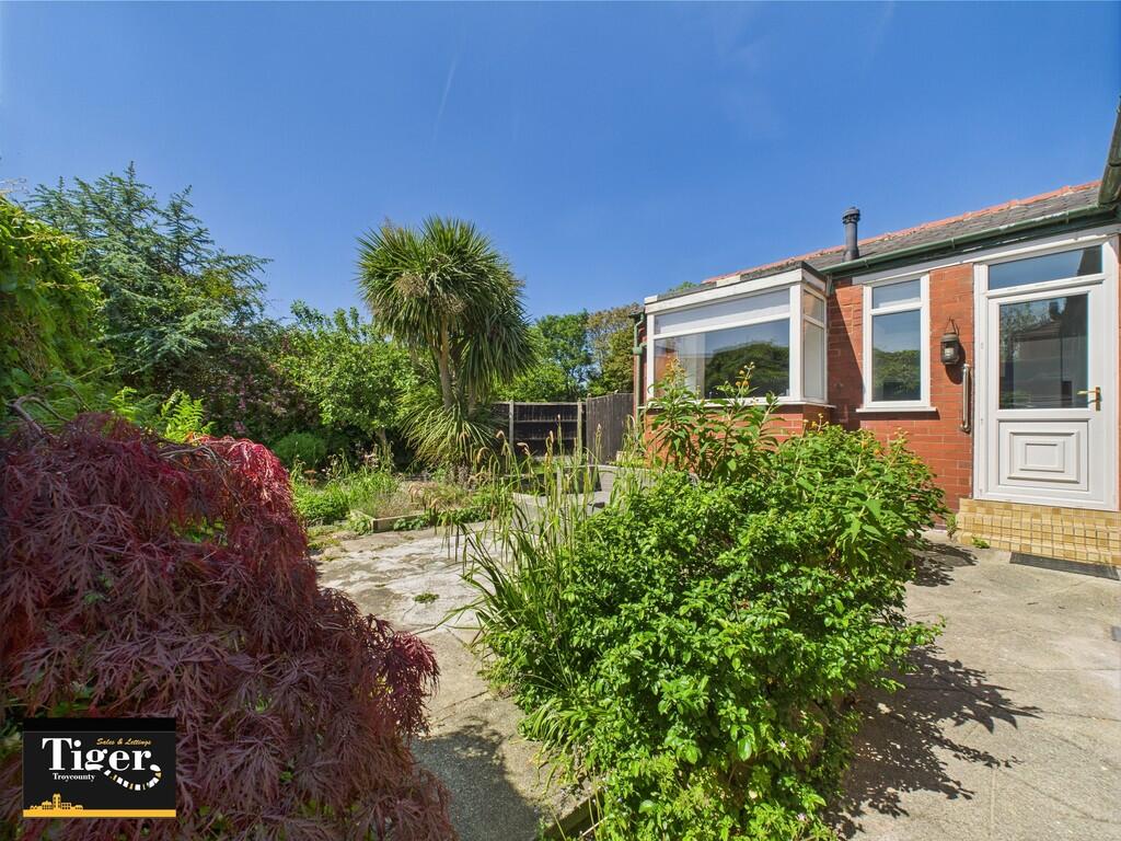 CAM02176G0-PR0586...