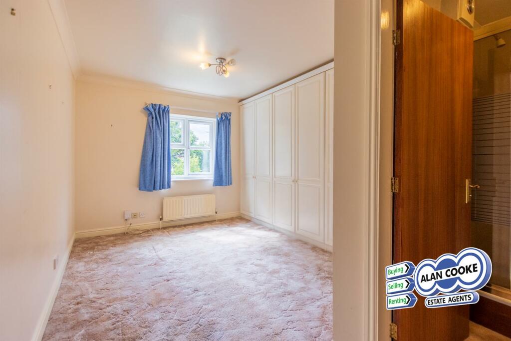 BEDROOM 2