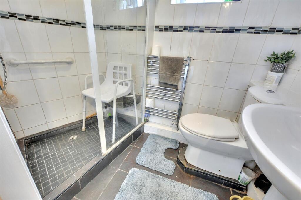Shower Room_1.jpeg