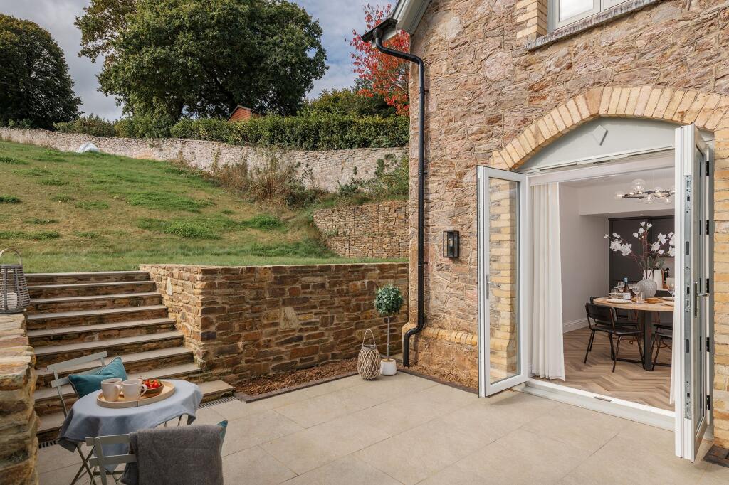 Patio and Garden_The Manse, Dittisham