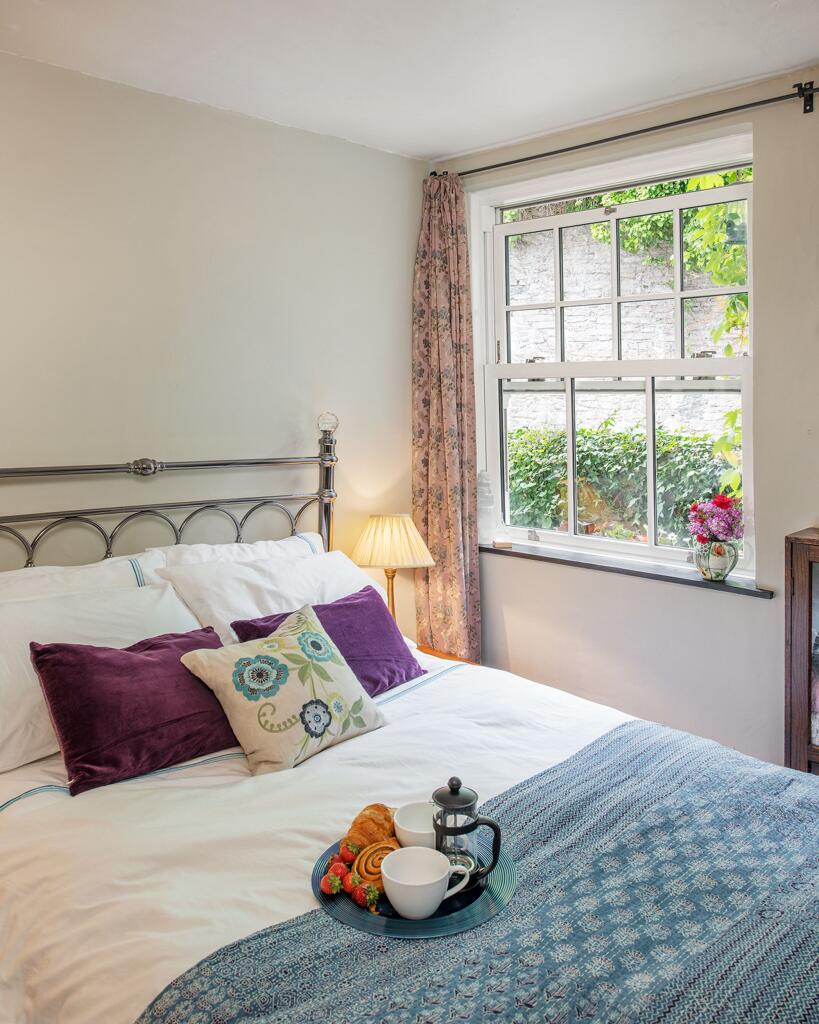 11 Browns Hill, Dartmouth, Bedroom