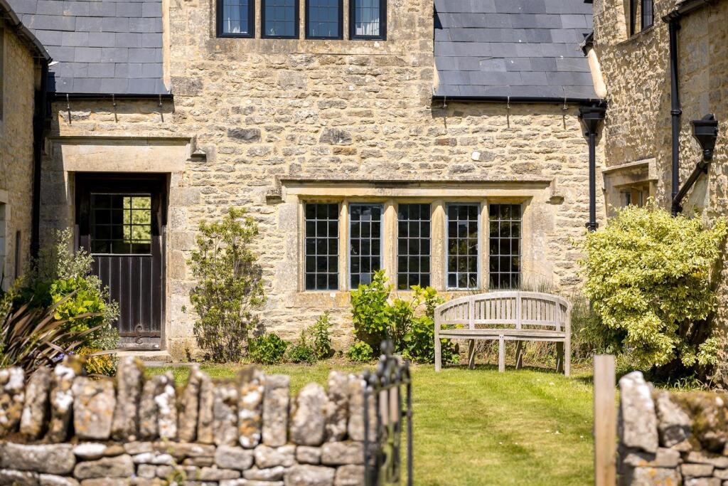 81 - Dowmans Farmhouse - GL53 9QY - Web.jpg