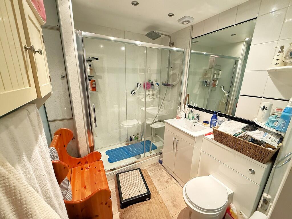 GF SHOWER ROOM
