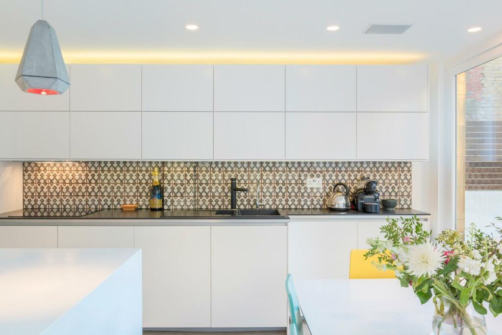 Kitchen (1).jpg