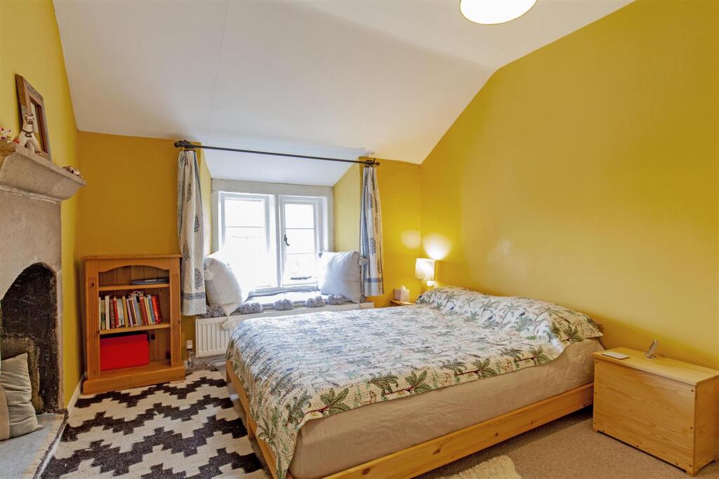 Bedroom 1-3.jpg
