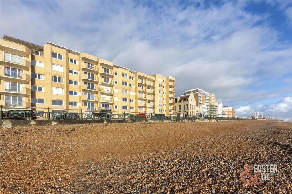 Kings Esplanade_Bath Court_26-002.jpg
