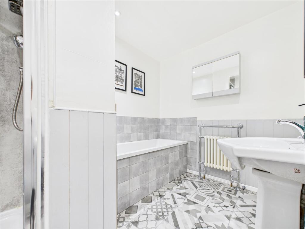 FOUR PIECE BATHROOM SUITE