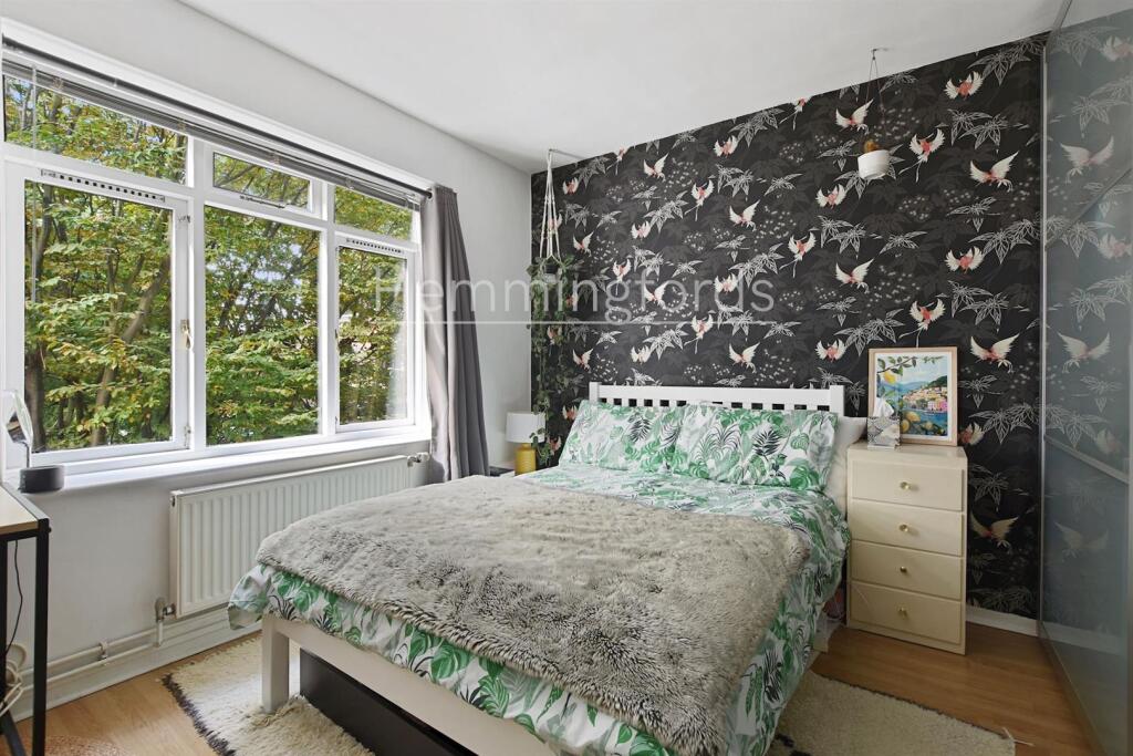 02-3bb5GCHMF - 34 Cluse Court - Bedroom 2-Original