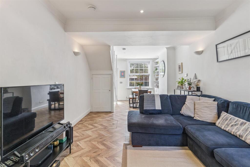Sitting/Dining Room