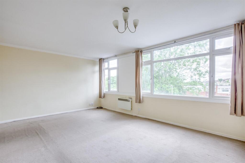 17 Hunters Hill, HP13 7EW-9.jpg