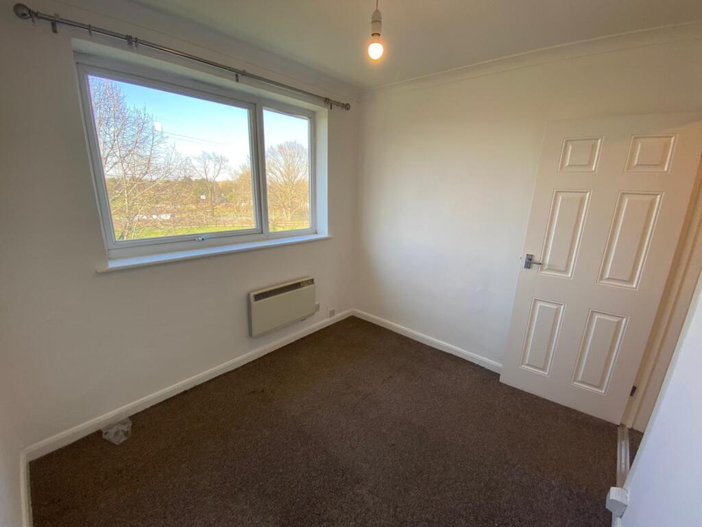 Bedroom 2 (2)