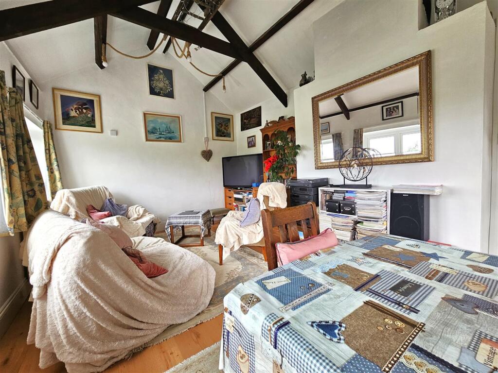 Annexe Living + Dining.jpg